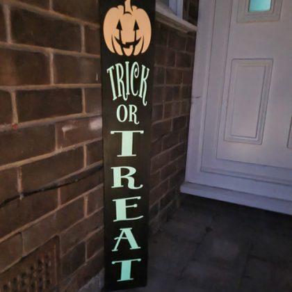 Treat or Treat sign